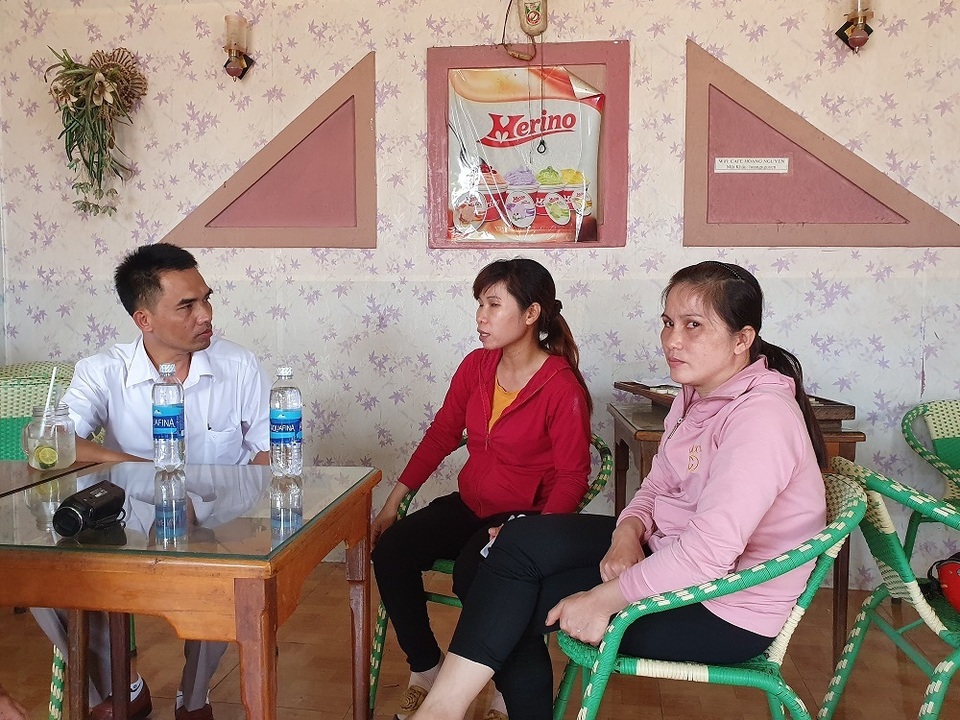 Hàng loạt giếng nước nhiễm xăng dầu, nghi do rò rỉ từ cây xăng hết phép - 2 Hàng loạt giếng nước nhiễm xăng dầu, nghi do rò rỉ từ cây xăng hết phép - 2