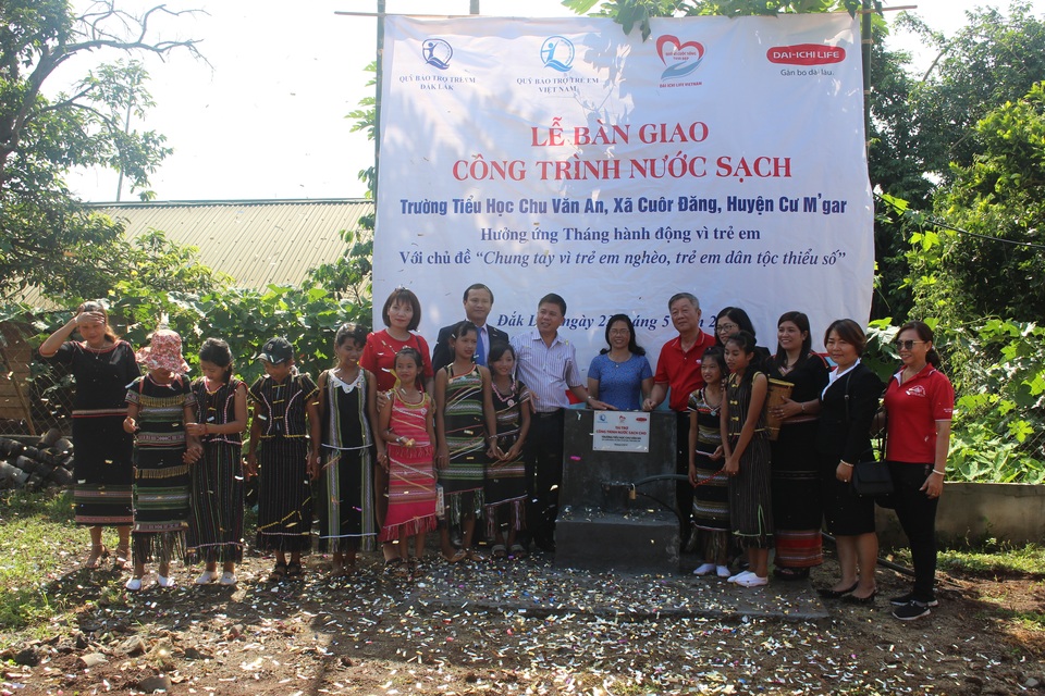 Bàn giao hệ thống nước sạch cho học sinh đồng bào dân tộc thiểu số ở Tây Nguyên - 1 Bàn giao hệ thống nước sạch cho học sinh đồng bào dân tộc thiểu số ở Tây Nguyên - 1