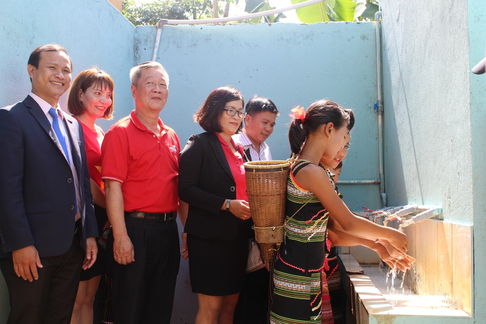 Bàn giao hệ thống nước sạch cho học sinh đồng bào dân tộc thiểu số ở Tây Nguyên - 2 Bàn giao hệ thống nước sạch cho học sinh đồng bào dân tộc thiểu số ở Tây Nguyên - 2