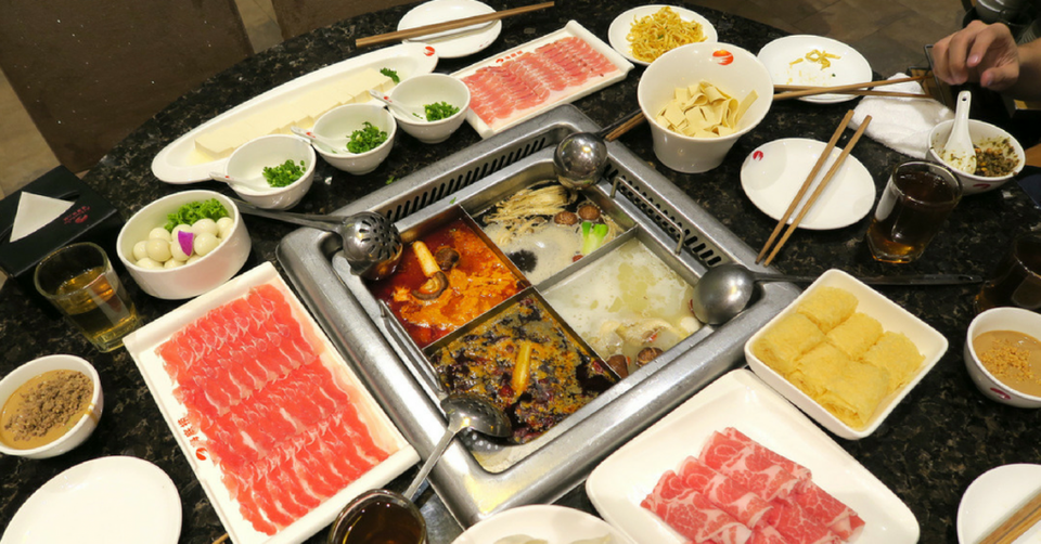 Nồi lẩu đang sôi bất ngờ phát nổ khiến nữ phục vụ bị bỏng nặng - 3 Nồi lẩu đang sôi bất ngờ phát nổ khiến nữ phục vụ bị bỏng nặng - 3