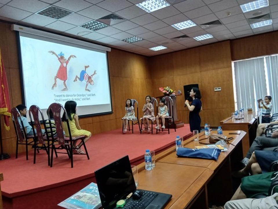 Tập huấn giáo viên tiểu học về phương pháp dạy tiếng Anh theo chương trình mới - 1 Tập huấn giáo viên tiểu học về phương pháp dạy tiếng Anh theo chương trình mới - 1