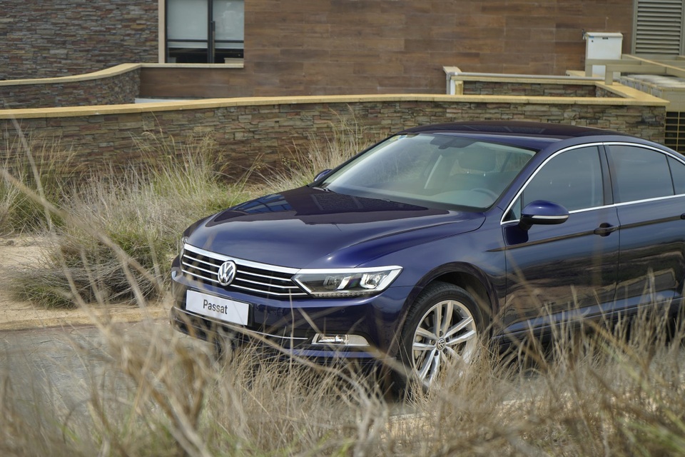 Volkswagen Passat - Lựa chọn “chững chạc và đủ sang” cho các khách hàng trung niên - 2 Volkswagen Passat - Lựa chọn “chững chạc và đủ sang” cho các khách hàng trung niên - 2