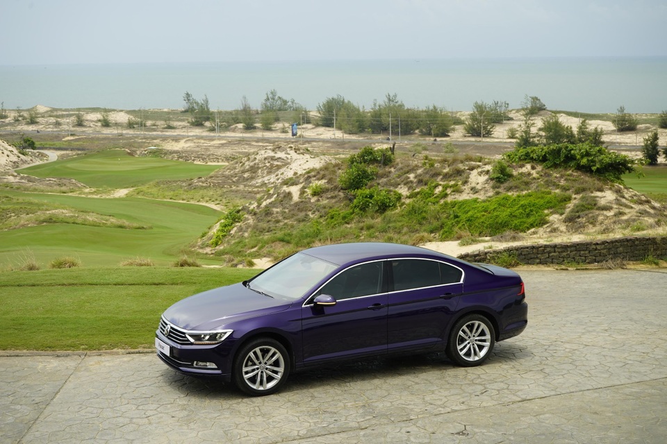 Volkswagen Passat - Lựa chọn “chững chạc và đủ sang” cho các khách hàng trung niên - 3 Volkswagen Passat - Lựa chọn “chững chạc và đủ sang” cho các khách hàng trung niên - 3
