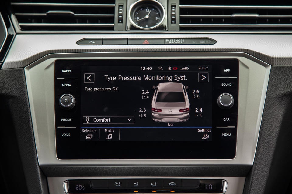 Volkswagen Passat - Lựa chọn “chững chạc và đủ sang” cho các khách hàng trung niên - 6 Volkswagen Passat - Lựa chọn “chững chạc và đủ sang” cho các khách hàng trung niên - 6