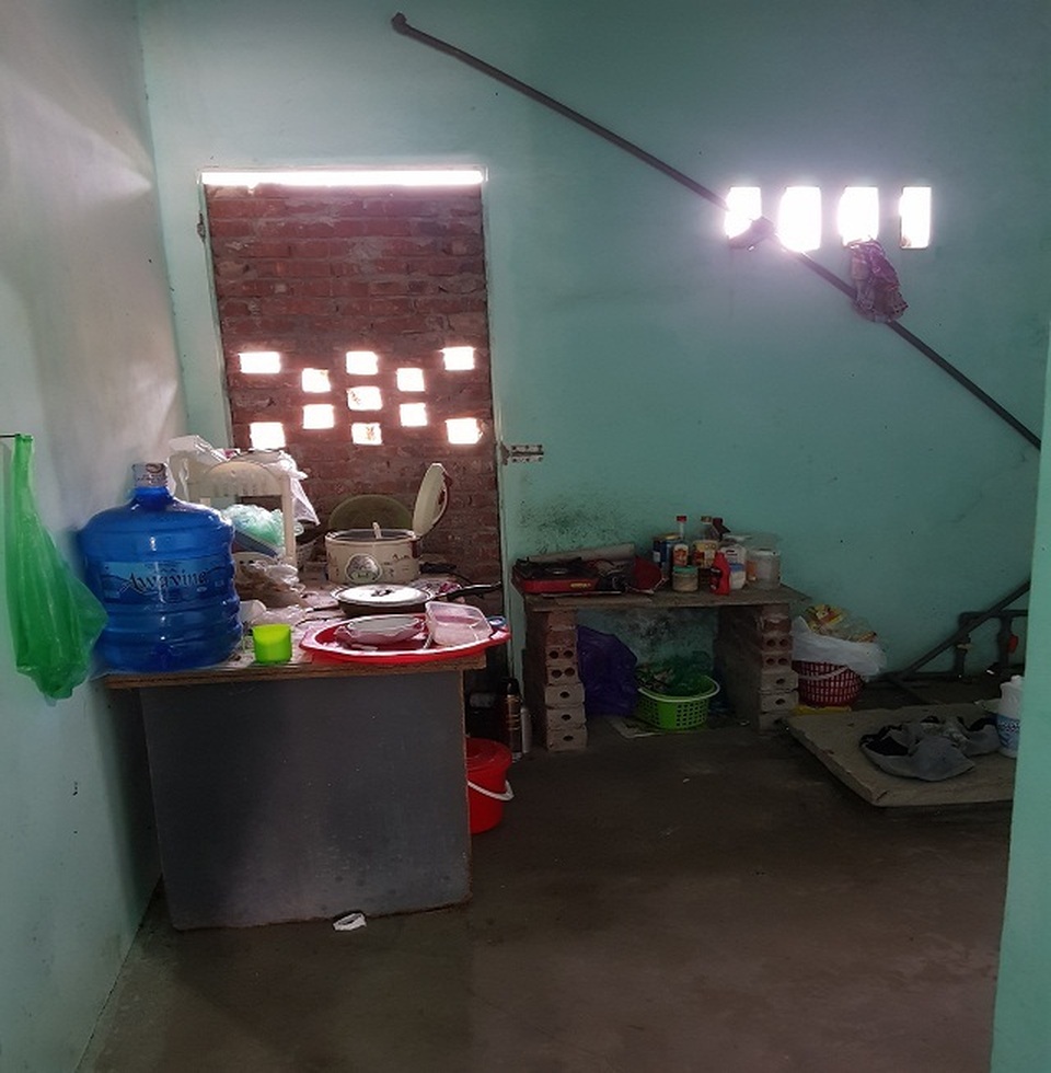 Nghẹn lòng người mẹ trẻ ôm 2 con song sinh bại não trong ngôi nhà trọ - 10 Nghẹn lòng người mẹ trẻ ôm 2 con song sinh bại não trong ngôi nhà trọ - 10