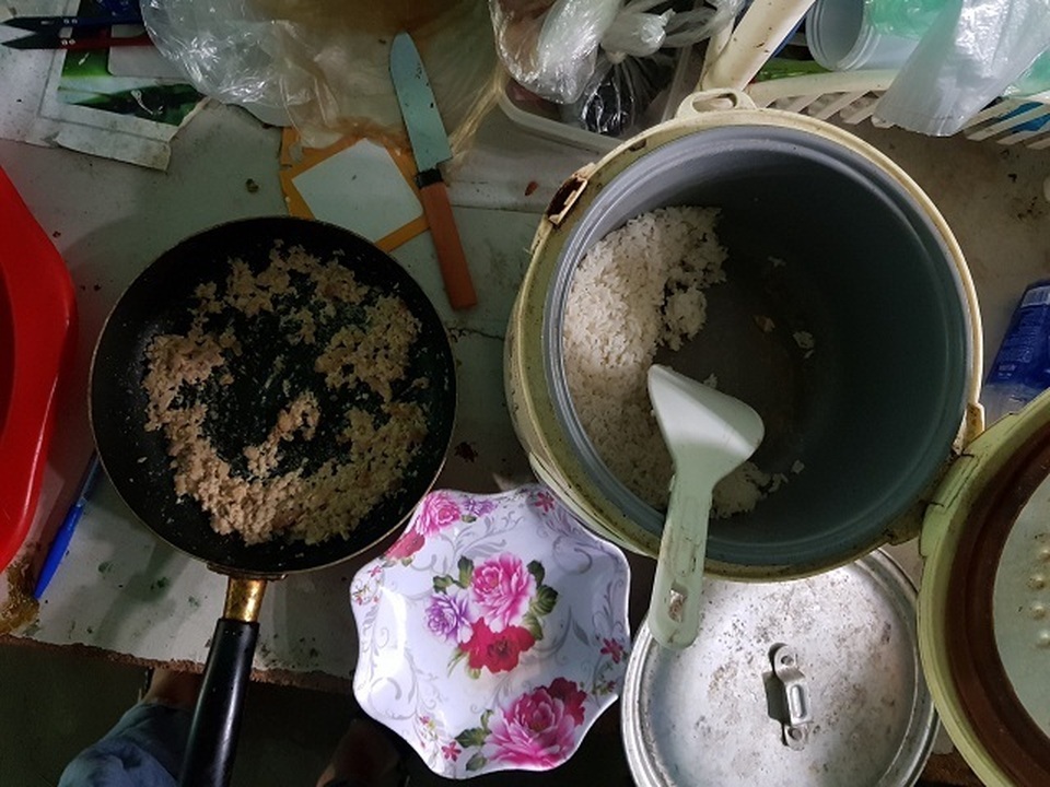 Nghẹn lòng người mẹ trẻ ôm 2 con song sinh bại não trong ngôi nhà trọ - 11 Nghẹn lòng người mẹ trẻ ôm 2 con song sinh bại não trong ngôi nhà trọ - 11
