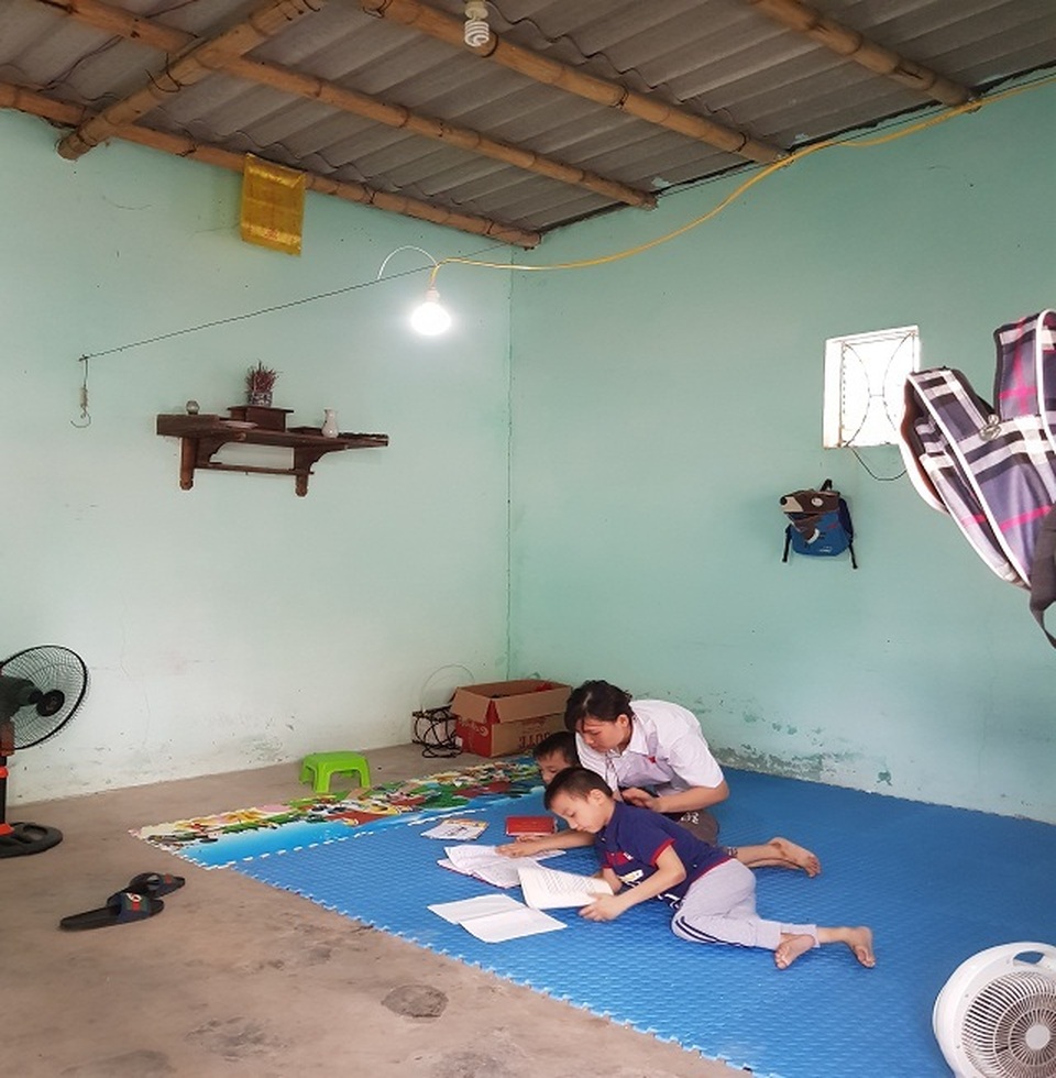 Nghẹn lòng người mẹ trẻ ôm 2 con song sinh bại não trong ngôi nhà trọ - 12 Nghẹn lòng người mẹ trẻ ôm 2 con song sinh bại não trong ngôi nhà trọ - 12