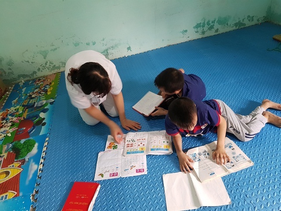 Nghẹn lòng người mẹ trẻ ôm 2 con song sinh bại não trong ngôi nhà trọ - 14 Nghẹn lòng người mẹ trẻ ôm 2 con song sinh bại não trong ngôi nhà trọ - 14