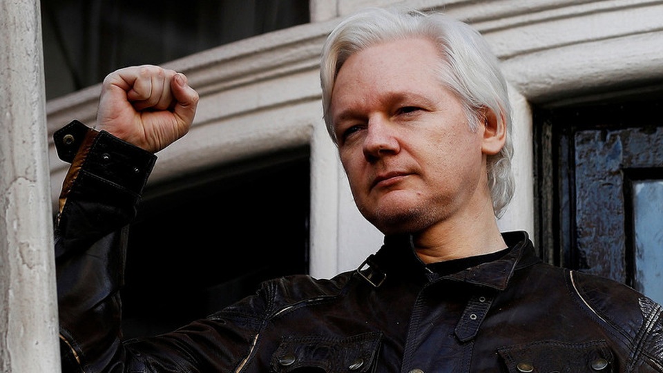 Ông chủ Wikileaks bị Mỹ truy tố thêm 17 tội, đối diện án tù 175 năm - 1 Ông chủ Wikileaks bị Mỹ truy tố thêm 17 tội, đối diện án tù 175 năm - 1
