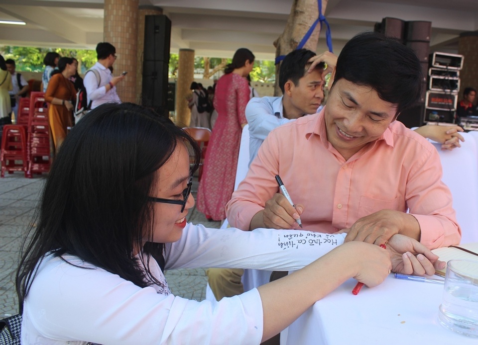 Khoảnh khắc khó quên ngày chia tay tuổi học trò - 4 Khoảnh khắc khó quên ngày chia tay tuổi học trò - 4