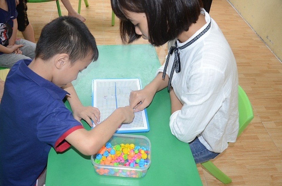 Nghẹn lòng người mẹ trẻ ôm 2 con song sinh bại não trong ngôi nhà trọ - 5 Nghẹn lòng người mẹ trẻ ôm 2 con song sinh bại não trong ngôi nhà trọ - 5