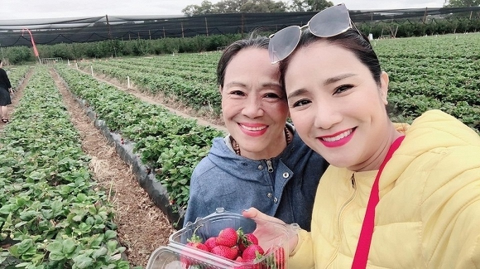 Cát Tường khoe thư tay mẹ viết, dặn dò con “không gian dối - 1 Cát Tường khoe thư tay mẹ viết, dặn dò con “không gian dối - 1