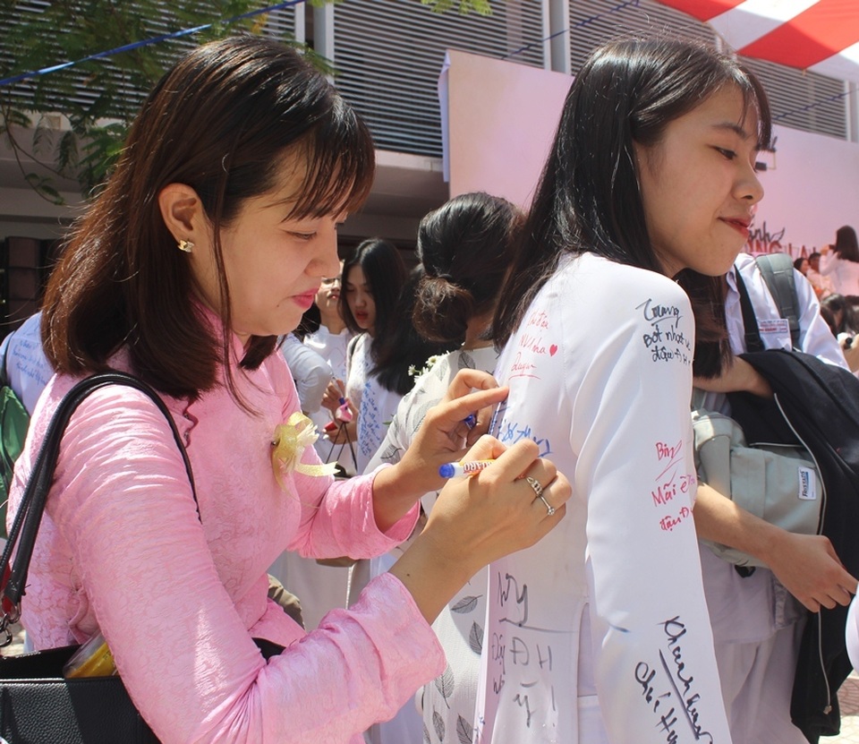Khoảnh khắc khó quên ngày chia tay tuổi học trò - 3 Khoảnh khắc khó quên ngày chia tay tuổi học trò - 3