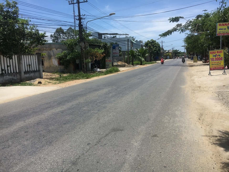 Ô tô tông 3 mẹ con thương vong Ô tô tông 3 mẹ con thương vong