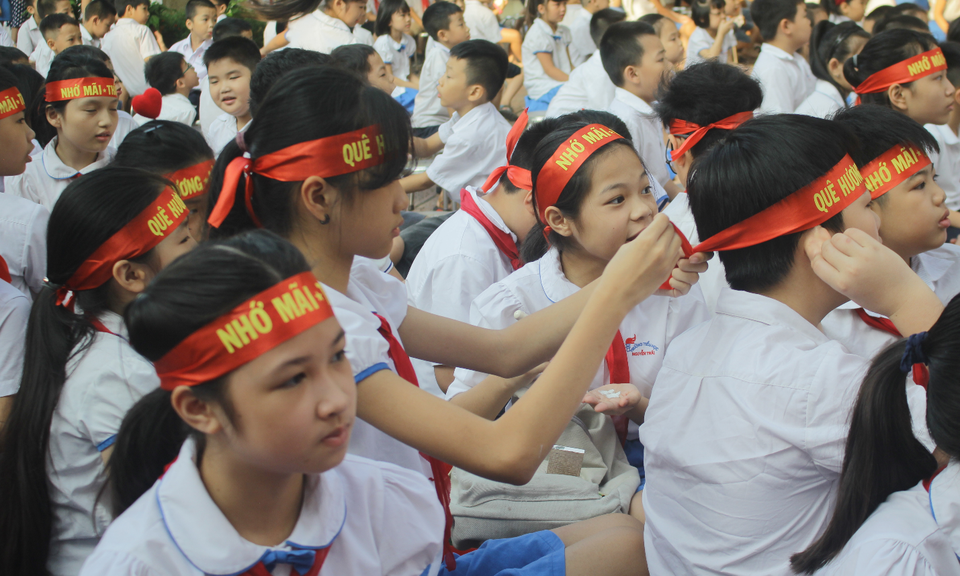 Lưu luyến phút chia tay học sinh lớp 5 trường tiểu học Nguyễn Trãi - 5 Lưu luyến phút chia tay học sinh lớp 5 trường tiểu học Nguyễn Trãi - 5