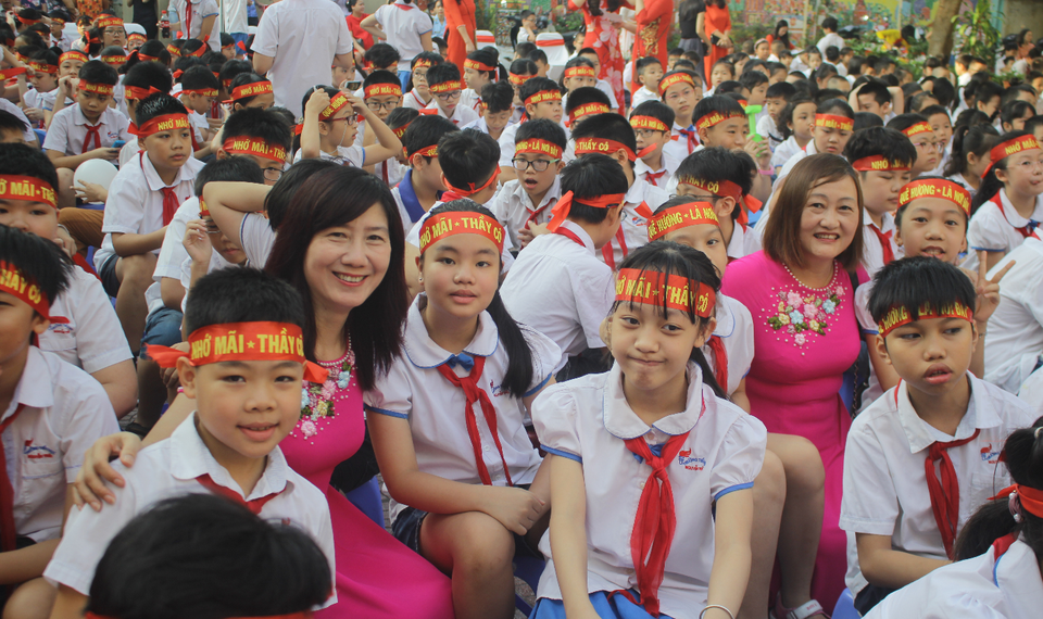 Lưu luyến phút chia tay học sinh lớp 5 trường tiểu học Nguyễn Trãi - 10 Lưu luyến phút chia tay học sinh lớp 5 trường tiểu học Nguyễn Trãi - 10