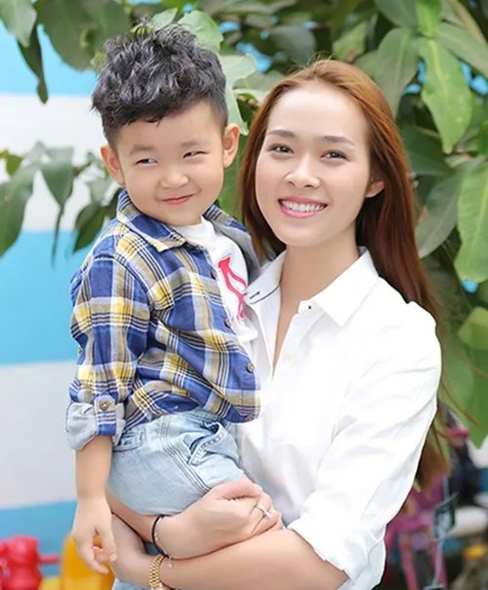 Diệp Bảo Ngọc dạy con trai yêu thương con riêng của chồng cũ - 5 Diệp Bảo Ngọc dạy con trai yêu thương con riêng của chồng cũ - 5