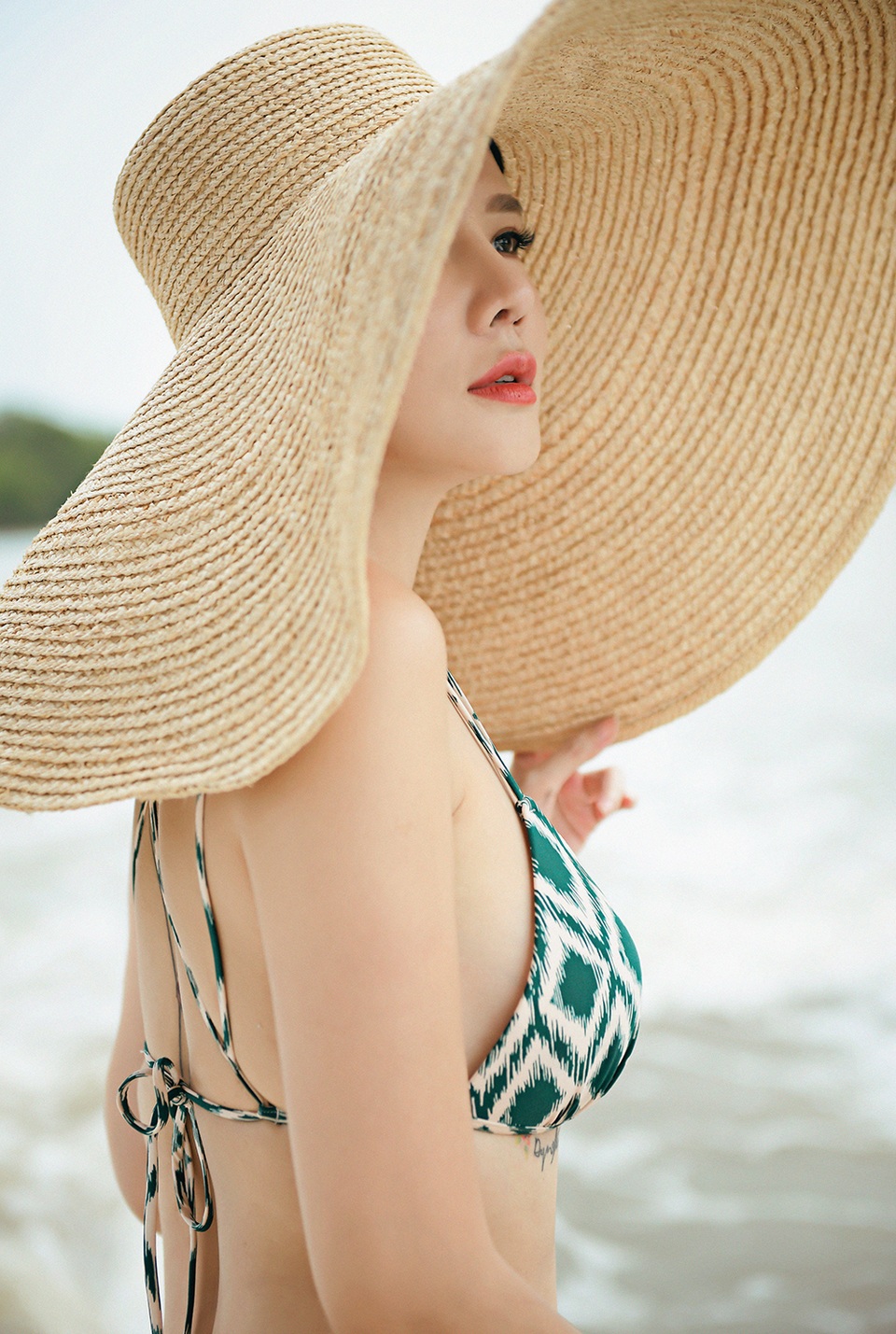 Dương Yến Ngọc diện bikini táo bạo, khoe vóc dáng gợi cảm tuổi 40 - 6 Dương Yến Ngọc diện bikini táo bạo, khoe vóc dáng gợi cảm tuổi 40 - 6