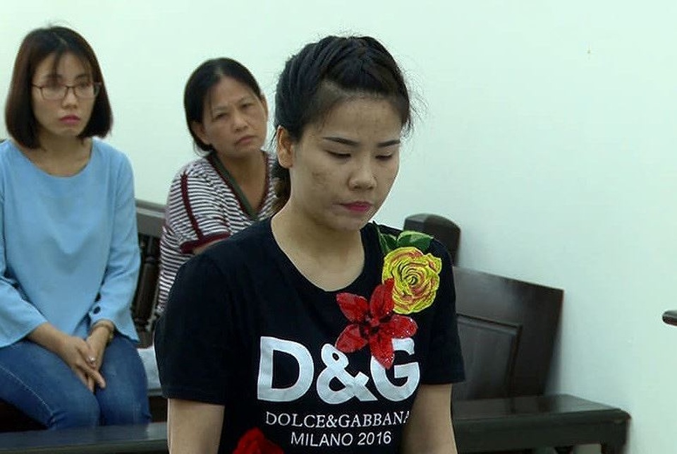 Giá đắt cho tú bà gọi 30 cô gái xếp hàng để đàn ông ngoại quốc chọn - 1 Giá đắt cho tú bà gọi 30 cô gái xếp hàng để đàn ông ngoại quốc chọn - 1