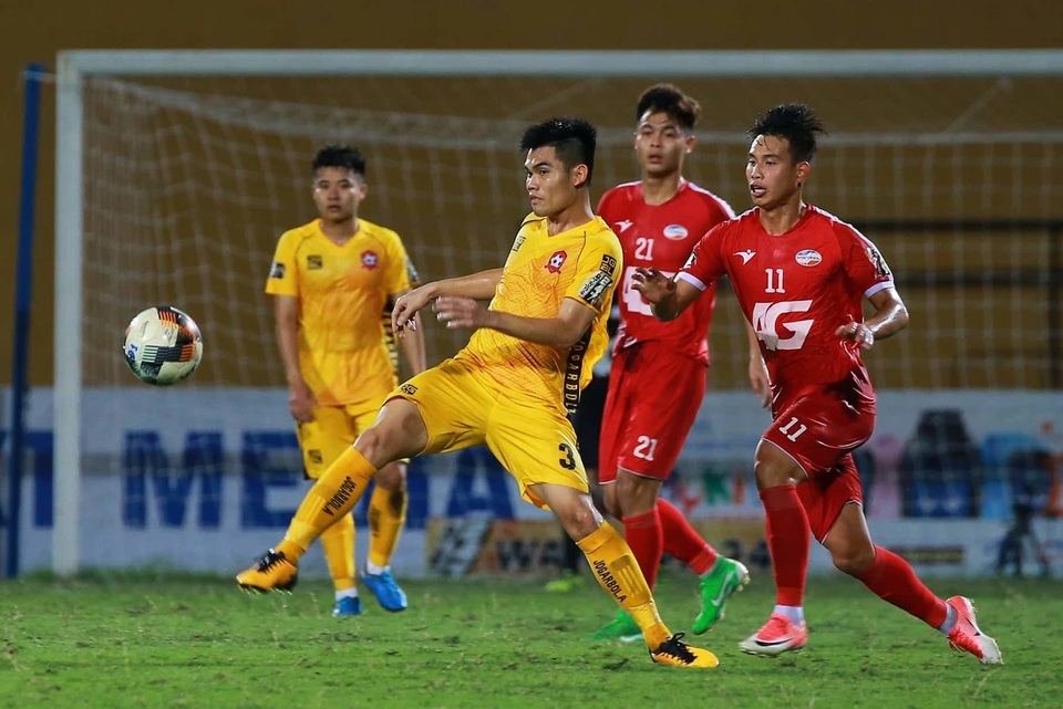 Viettel thắng dễ Hải Phòng trong trận đấu có 2 thẻ đỏ - 4