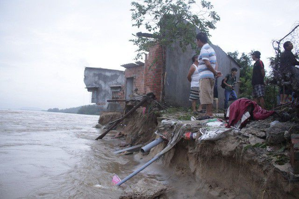 Lo biển nuốt nhà dân, Quảng Ngãi xin Thủ tướng duyệt hỗ trợ 233 tỷ đồng - 1 Lo biển nuốt nhà dân, Quảng Ngãi xin Thủ tướng duyệt hỗ trợ 233 tỷ đồng - 1