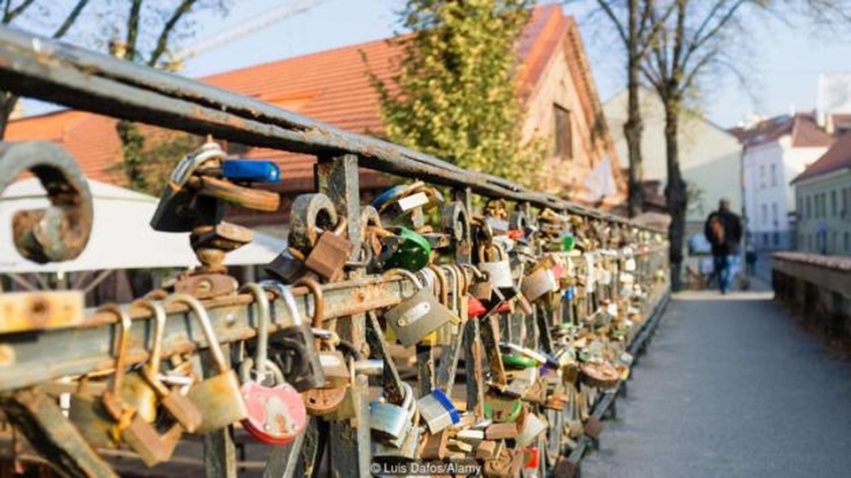 Lạ lùng quốc gia châu Âu ra đời từ một trò đùa - 2 Lạ lùng quốc gia châu Âu ra đời từ một trò đùa - 2