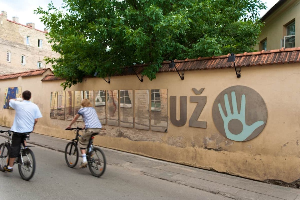 Lạ lùng quốc gia châu Âu ra đời từ một trò đùa - 3 Lạ lùng quốc gia châu Âu ra đời từ một trò đùa - 3