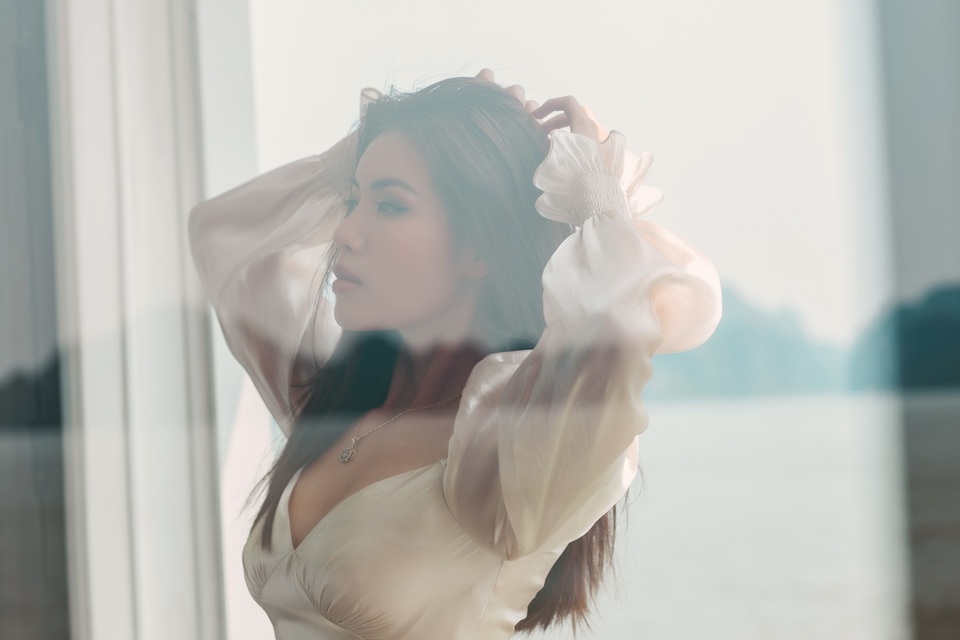 Siêu mẫu Minh Tú nửa kín nửa hở khoe vòng một nảy nở - 10 Siêu mẫu Minh Tú nửa kín nửa hở khoe vòng một nảy nở - 10