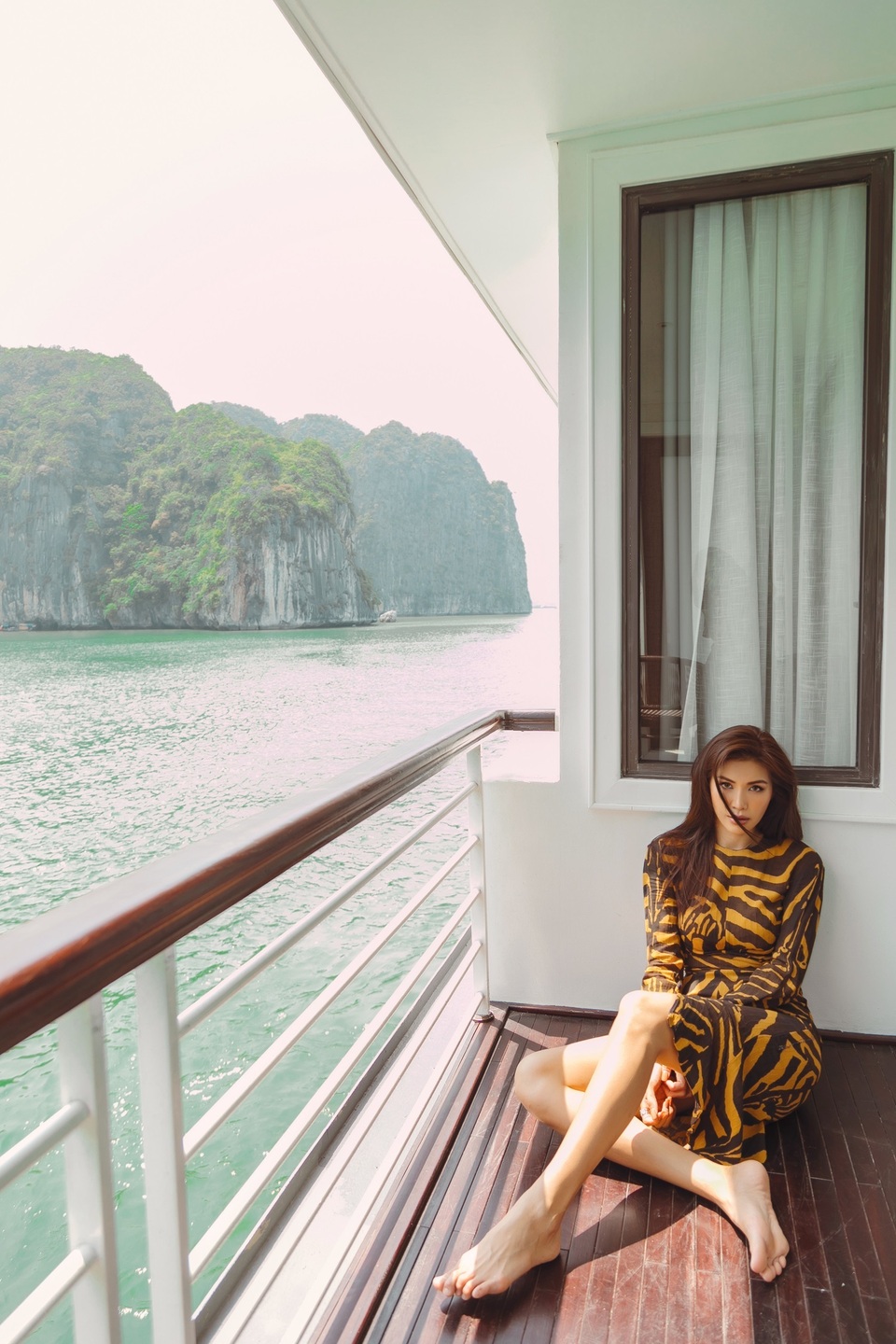 Siêu mẫu Minh Tú nửa kín nửa hở khoe vòng một nảy nở - 11 Siêu mẫu Minh Tú nửa kín nửa hở khoe vòng một nảy nở - 11