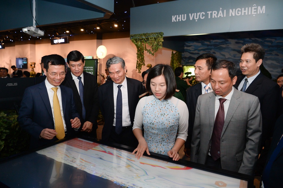 Quyết đi đầu trong “Make in Vietnam”, Viettel lập Tổng công ty mới - 2 Quyết đi đầu trong “Make in Vietnam”, Viettel lập Tổng công ty mới - 2