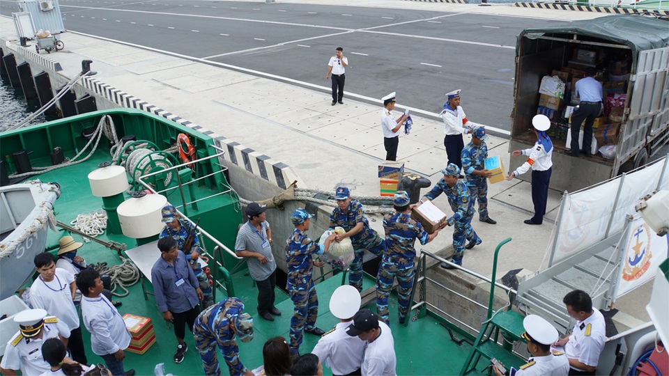 Những món quà đặc biệt sẵn sàng lên đường ra Trường Sa! - 2