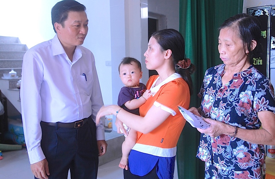 Bạn đọc Dân trí giúp đỡ hơn 100 triệu đồng đến người mẹ và 3 đứa con thơ dại lâm cảnh đường cùng - 5 Bạn đọc Dân trí giúp đỡ hơn 100 triệu đồng đến người mẹ và 3 đứa con thơ dại lâm cảnh đường cùng - 5