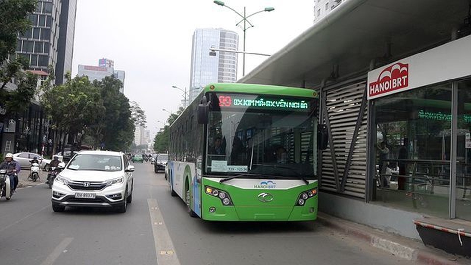 Hà Nội đưa cả 35 chiếc xe buýt nhanh vào vận hành - 1 Hà Nội đưa cả 35 chiếc xe buýt nhanh vào vận hành - 1