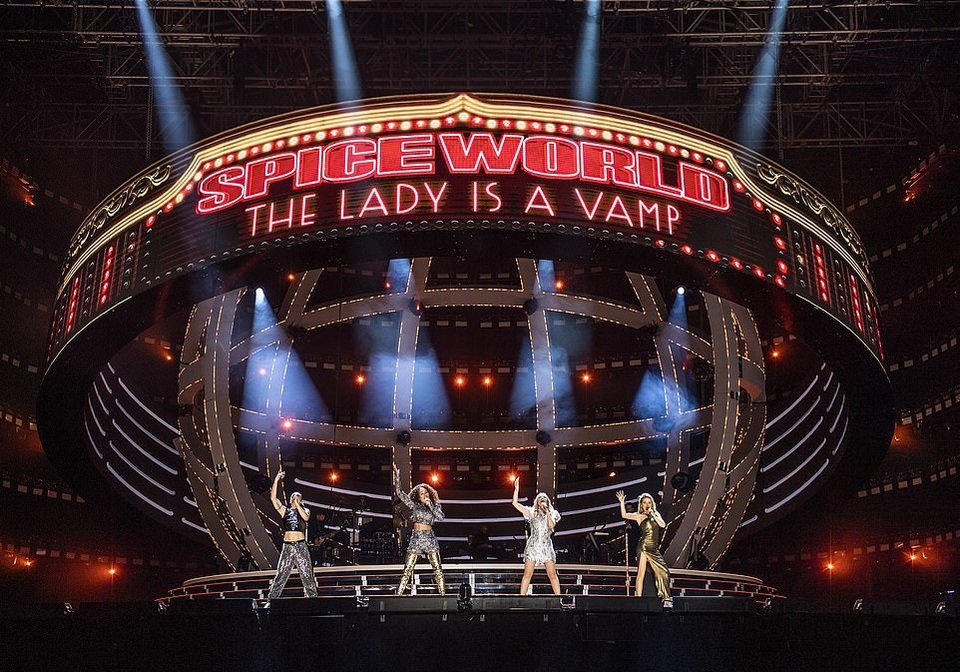 Spice Girls trẻ trung ngày tái hợp - 8 Spice Girls trẻ trung ngày tái hợp - 8