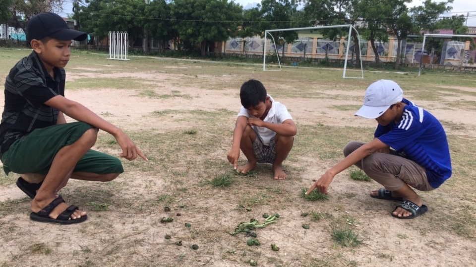 Chơi đá bóng trong mưa, 2 học sinh lớp 6 bị sét đánh thương vong - 2 Chơi đá bóng trong mưa, 2 học sinh lớp 6 bị sét đánh thương vong - 2