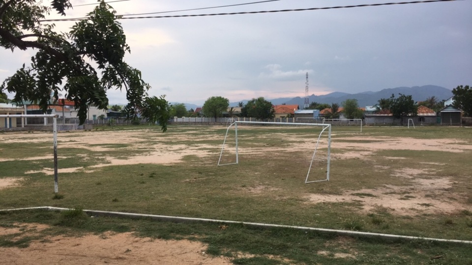 Chơi đá bóng trong mưa, 2 học sinh lớp 6 bị sét đánh thương vong - 1 Chơi đá bóng trong mưa, 2 học sinh lớp 6 bị sét đánh thương vong - 1