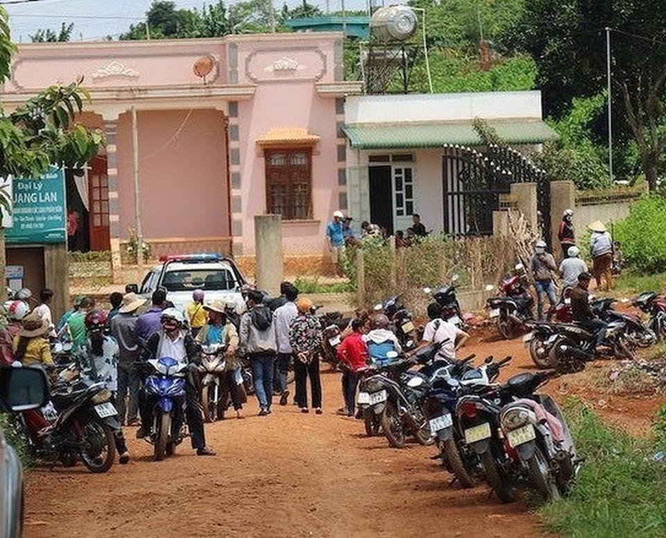 Khai quật thi thể 3 bà cháu bị hàng xóm sát hại, chôn xác phi tang - 2 Khai quật thi thể 3 bà cháu bị hàng xóm sát hại, chôn xác phi tang - 2
