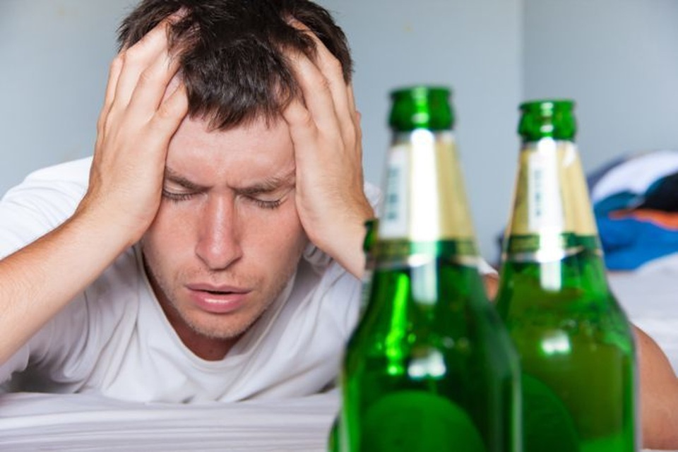 Bị chém rách cơ vì không chịu uống rượu với bạn cùng phòng - 1 Bị chém rách cơ vì không chịu uống rượu với bạn cùng phòng - 1