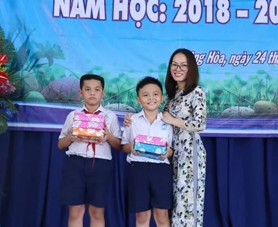 Hiệu trưởng “đáp trả” phụ huynh cần con điểm cao, đẹp học bạ - 1 Hiệu trưởng “đáp trả” phụ huynh cần con điểm cao, đẹp học bạ - 1