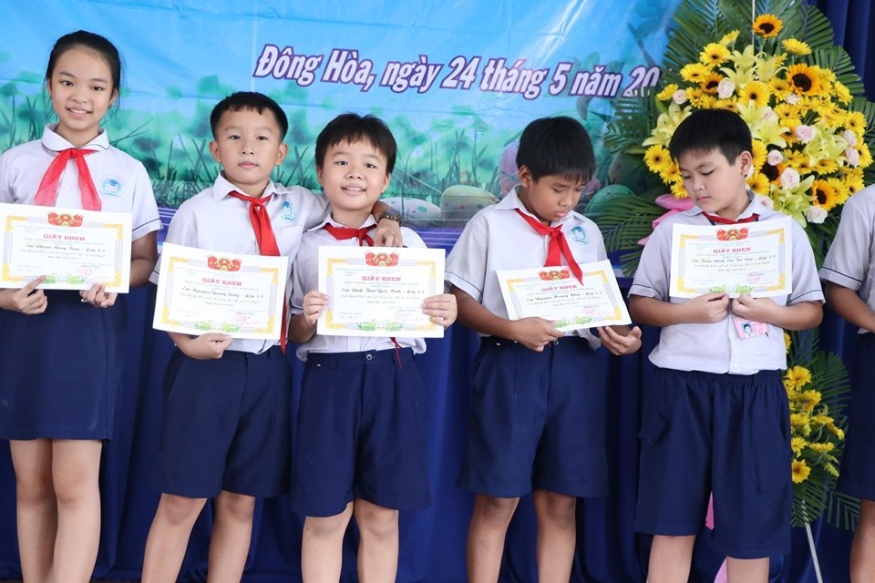 Hiệu trưởng “đáp trả” phụ huynh cần con điểm cao, đẹp học bạ - 2 Hiệu trưởng “đáp trả” phụ huynh cần con điểm cao, đẹp học bạ - 2
