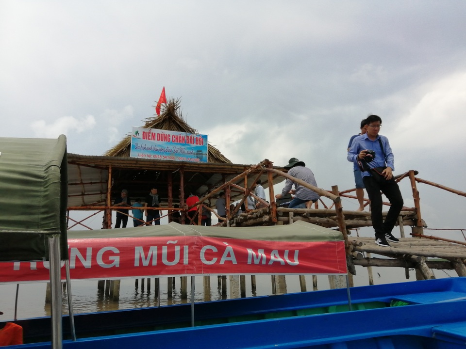 Canô “xẻ” nước, vỏ máy bồng bềnh xuyên rừng Mũi Cà Mau - 14