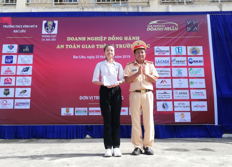 Bạc Liêu: Nữ sinh lớp 9 thuyết trình ấn tượng về an toàn giao thông - 2 Bạc Liêu: Nữ sinh lớp 9 thuyết trình ấn tượng về an toàn giao thông - 2