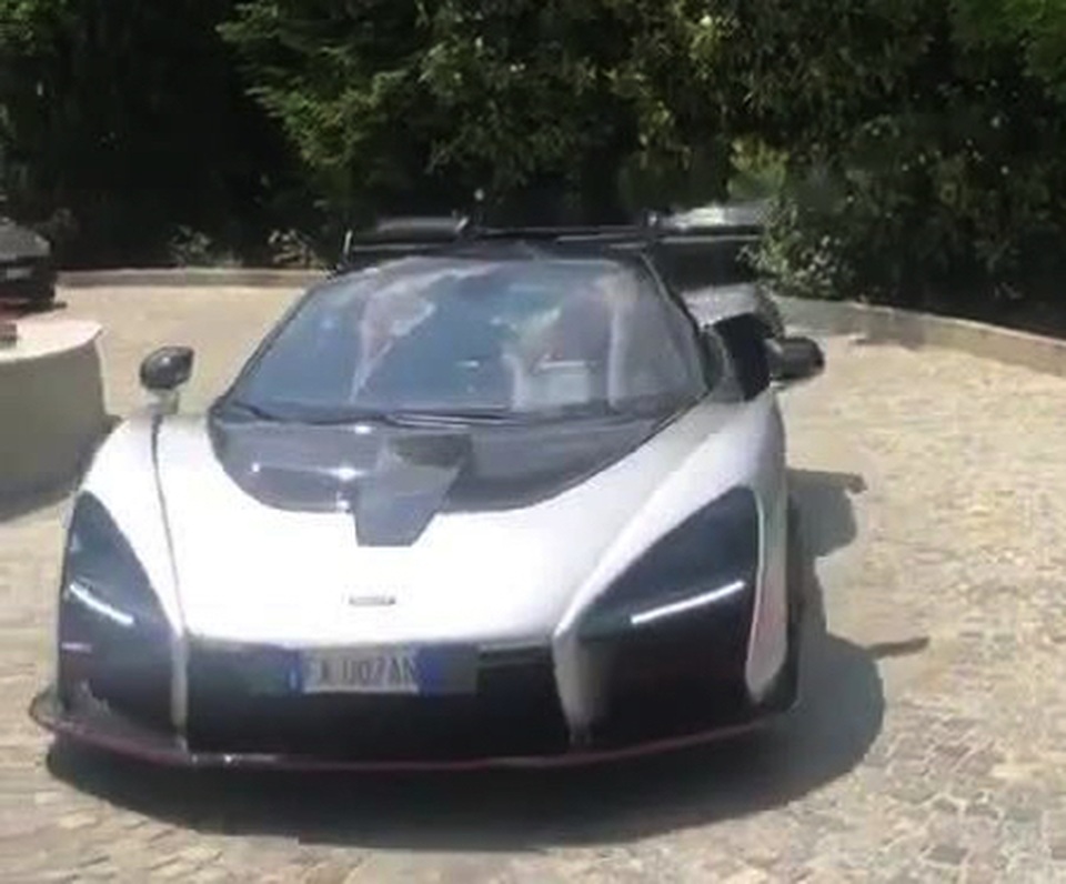 Mặc kệ kiện cáo hiếp dâm, C.Ronaldo tự tin khoe xế hộp triệu đô - 2 Mặc kệ kiện cáo hiếp dâm, C.Ronaldo tự tin khoe xế hộp triệu đô - 2