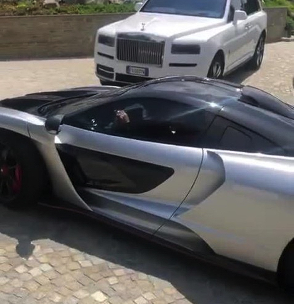 Mặc kệ kiện cáo hiếp dâm, C.Ronaldo tự tin khoe xế hộp triệu đô - 3 Mặc kệ kiện cáo hiếp dâm, C.Ronaldo tự tin khoe xế hộp triệu đô - 3