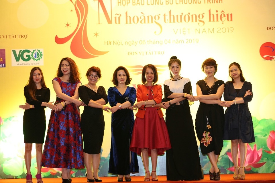 Người thầm lặng đứng đằng sau Nữ hoàng Thương hiệu Việt Nam - 3 Người thầm lặng đứng đằng sau Nữ hoàng Thương hiệu Việt Nam - 3