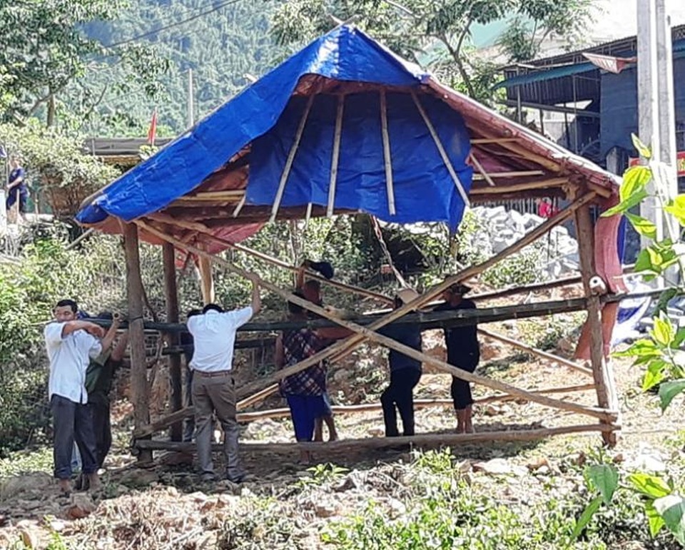 Dân sống trong lều tạm bợ chờ tái định cư - 2 Dân sống trong lều tạm bợ chờ tái định cư - 2