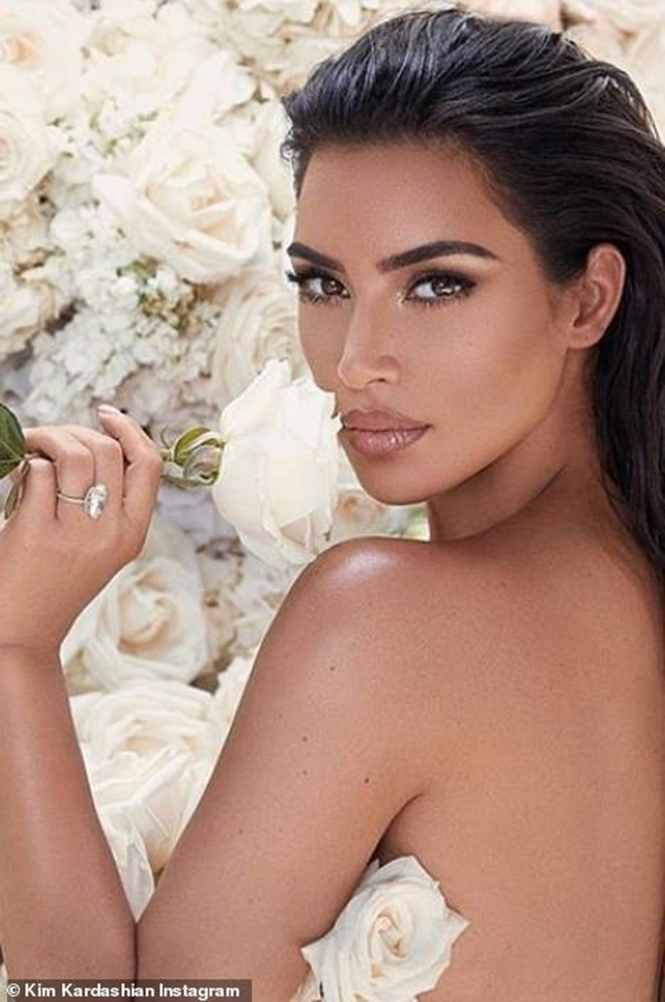 Ảnh cưới chưa từng công bố của Kim Kardashian - 9 Ảnh cưới chưa từng công bố của Kim Kardashian - 9