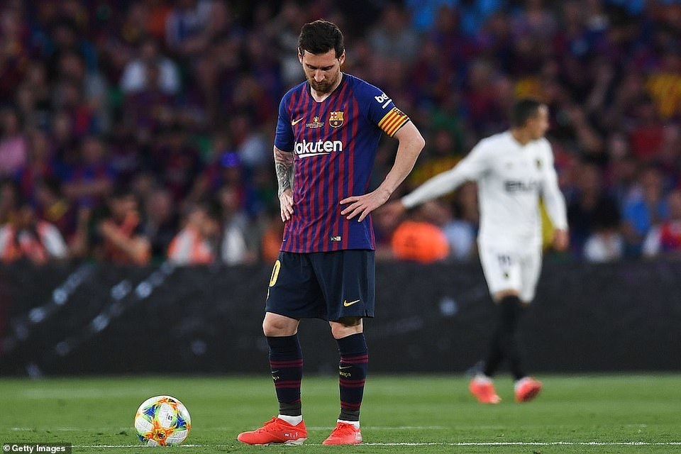 Messi bất lực trong ngày Barcelona gục ngã trước Valencia - 13 Messi bất lực trong ngày Barcelona gục ngã trước Valencia - 13