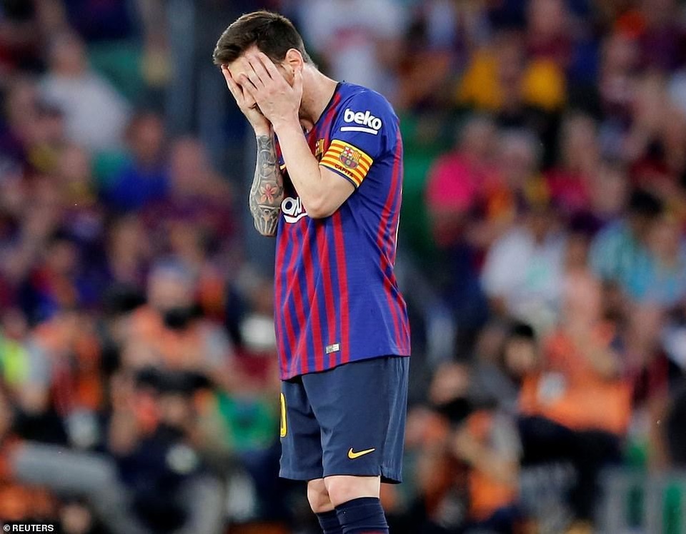 Messi bất lực trong ngày Barcelona gục ngã trước Valencia - 12 Messi bất lực trong ngày Barcelona gục ngã trước Valencia - 12