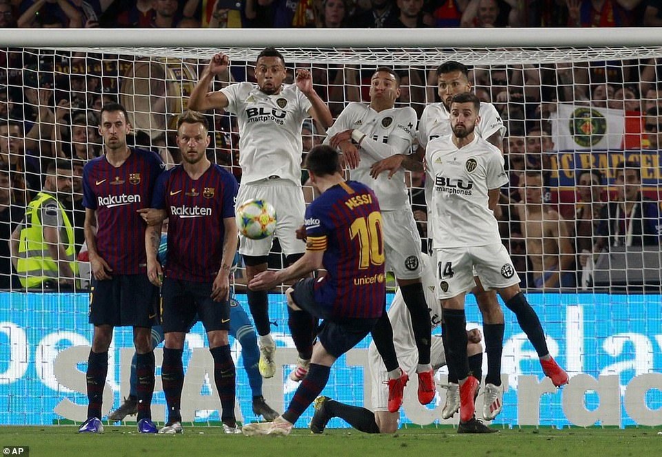 Messi bất lực trong ngày Barcelona gục ngã trước Valencia - 18 Messi bất lực trong ngày Barcelona gục ngã trước Valencia - 18